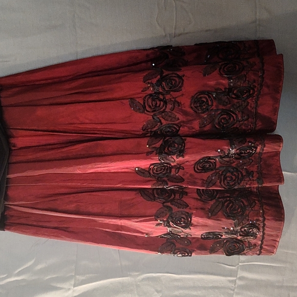 S.L. Fashion Dress - Picture 2 of 7